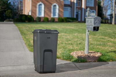 #ad Black Rubbermaid 50 gal Roughneck Wheeled Plastic Garage Trash Can new