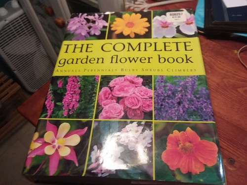 The Complete Garden Flower Book - Picture 5 of 9
