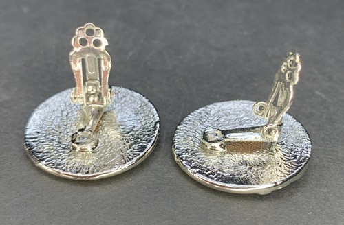 Vintage Cream Enamel Clip On Earrings Silver Tone 1” Diameter - Picture 6 of 7