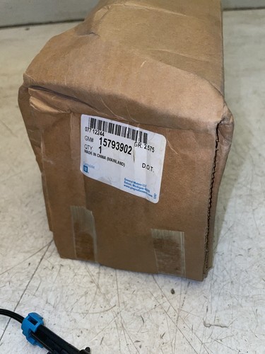 NOS Chevrolet Silverado GMC Sierra 3500HD Dually Rear Bed Side RED LAMP OEM G35 - Picture 4 of 4