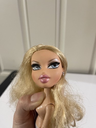 BRATZ 2007 BRATZ THE MOVIE Cloe bambola articolata ciglia MANCA BRACCIO/MANO nudo - Foto 3 di 10