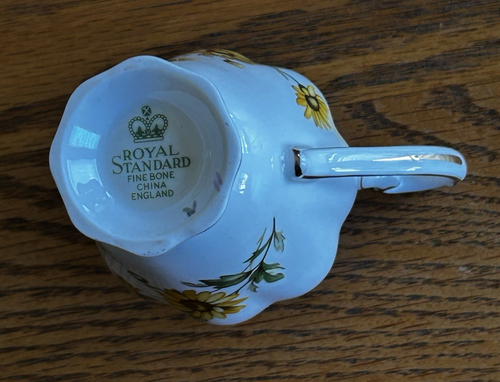 ROYAL STANDARD CREAMER BLACK EYED SUSANS DAISIES GOLD RIMS FOOTED OCTAGONAL BASE - Picture 8 of 9