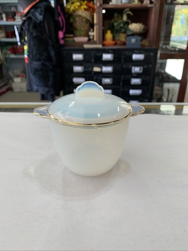 Opalescent Translucent Sugar Bowl with Lid and Gold Rim Vintage - Picture 3 of 8