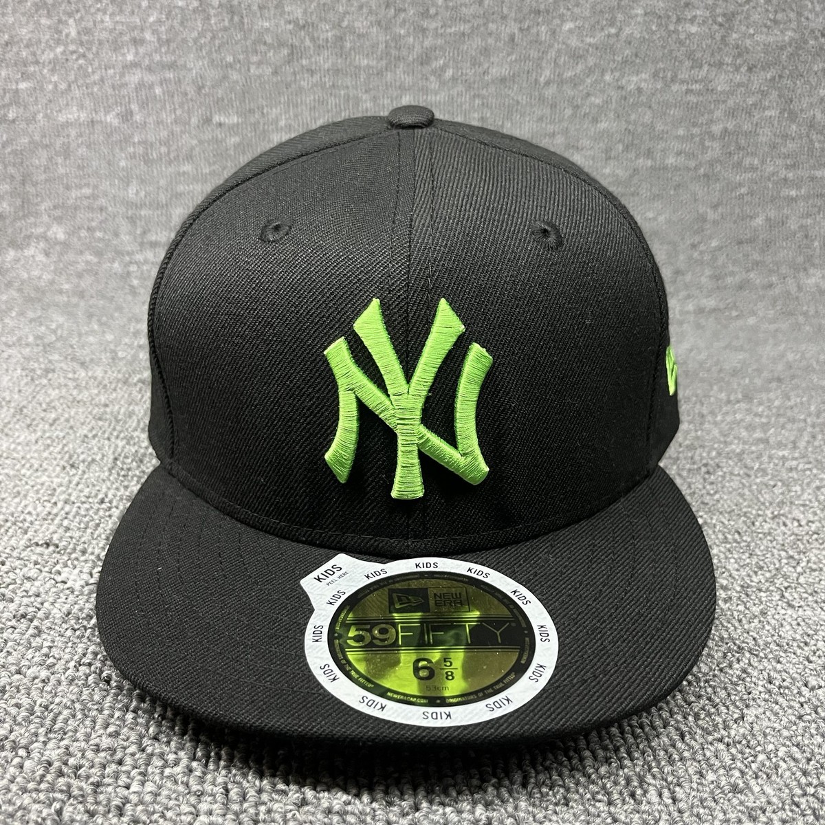 New Era 59FIFTY Kids NY Yankees Fitted Hat Black Neon Green Size 6 5/8 53cm