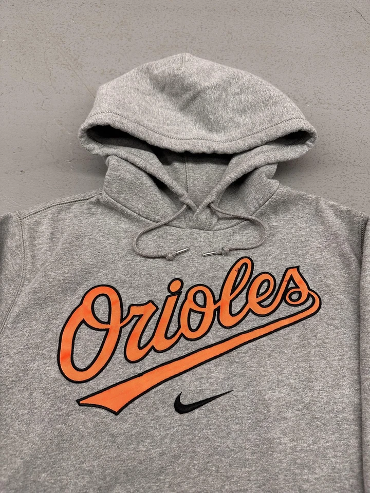 Baltimore Orioles Sudadera con Capucha Para Hombres Gris Medio MLB Béisbol Nike Pullover Sudadera Foto 2 de 4