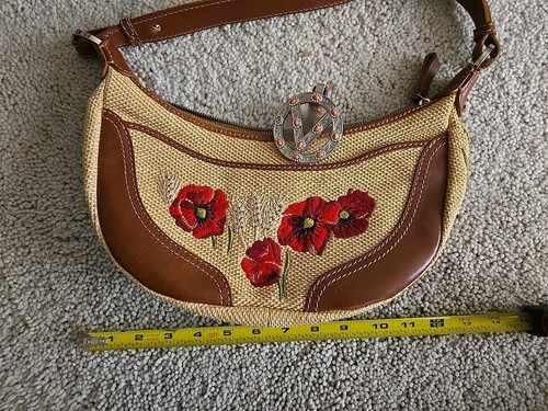 Valentino Garavani Shoulder Bag  Beige .  - Picture 12 of 13