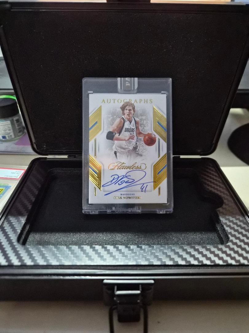 2022-23 1/1 Panini Flawless Autographs 1/1 White Box Dirk Nowitzki #FA-DNK