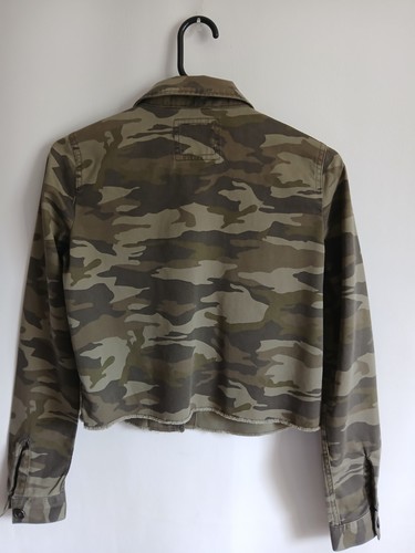 Kurze Damen-Shirtjacke matschgrün Camouflage Fransenbesatz Knopfleiste Gr. XS - Bild 3 von 12