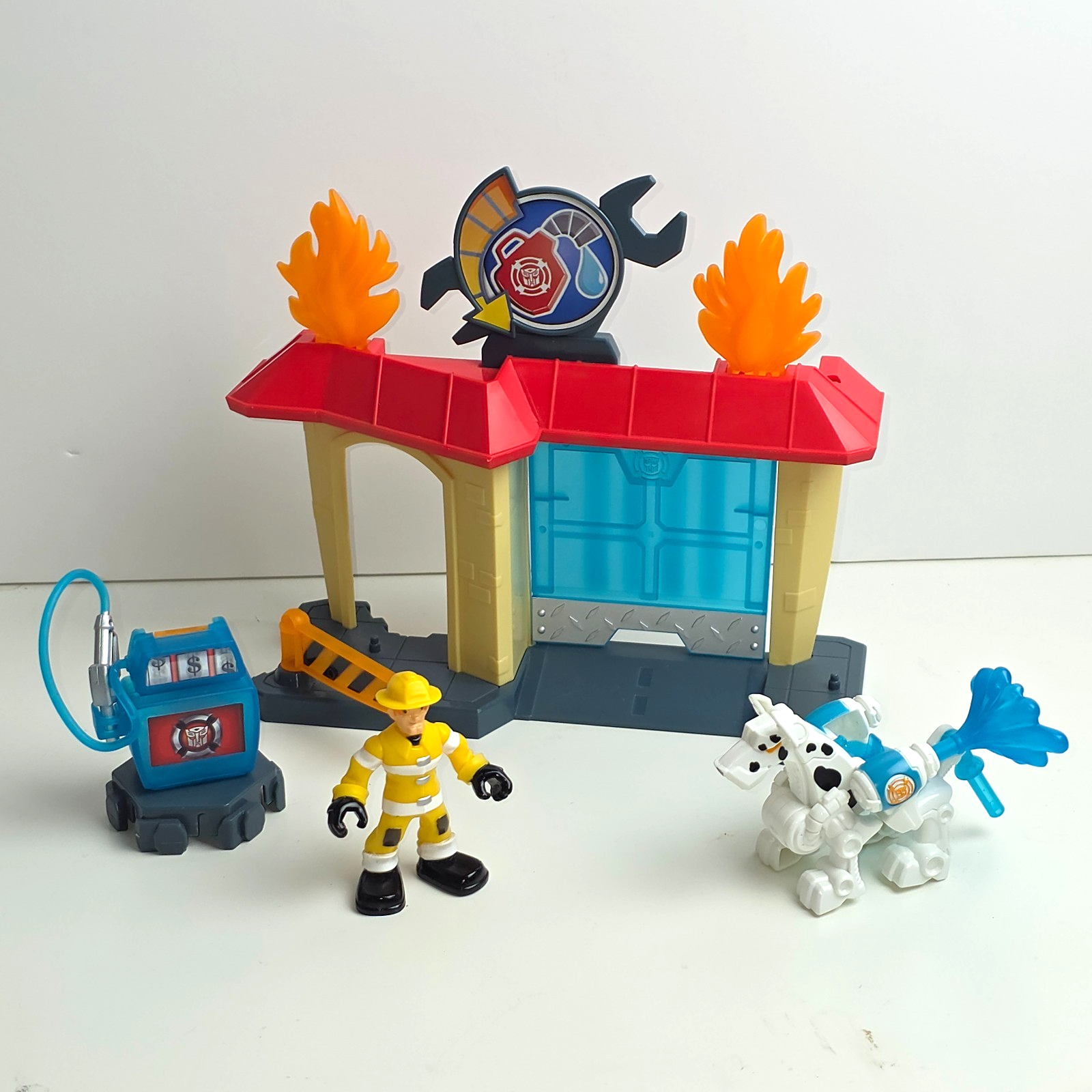 Playskool Heroes Transformers Rescue Bots Griffin Rock Garage Fire Play Set