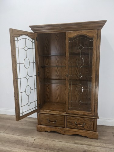 DISPLAY CABINET Glass Leaded Door Oak Veneer 2 Drawers Shelves FREE DELIVERY - Picture 9 of 24