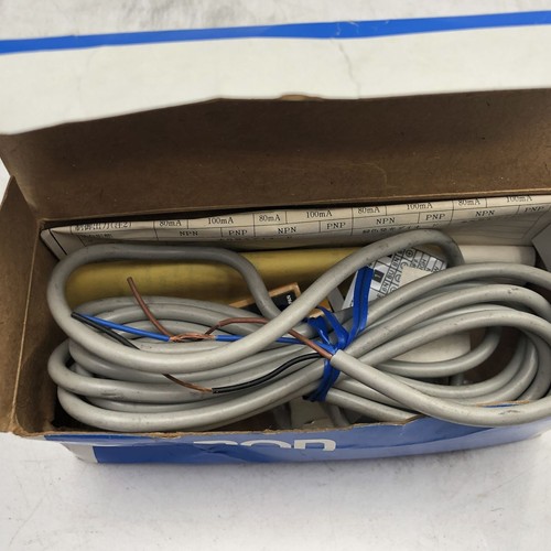 Omron E3S-DS30E4 Photoelectric Sensor Diffuse Reflective Pre Wired 12/24VDC - Picture 3 of 5