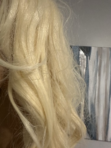 WigsDo Blonde 18” Long Wavy Hair Wig Size Average Color 613 - Picture 4 of 6