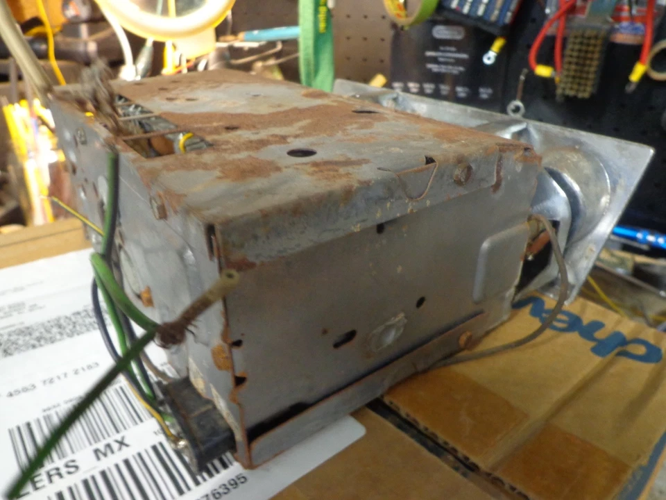 Vintage Orig. GM Delco 986176 AM Radio 1965 Corvair - Image 4 of 4