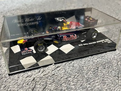 Minichamps RB7 S Vettel 2011 Diecast Model Car Timepiece Style Collectible