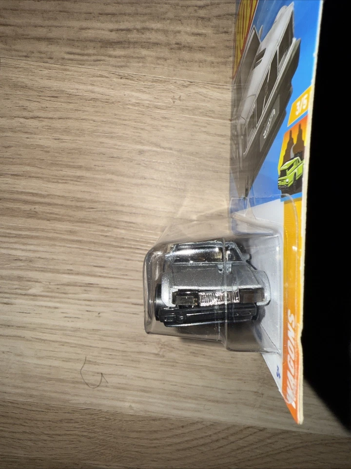Hot Wheels 2025 - Volvo 240 Drift Wagon - ¡¡RARO ERROR DE REMACHADO ZAMAC!!! Foto 2 de 4