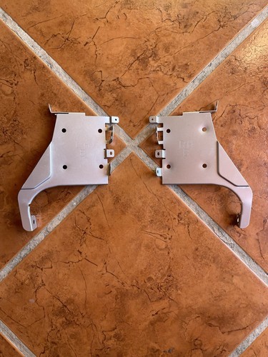 2003-2008 Nissan 350Z OEM RADIO BRACKETS - Foto 1 di 1