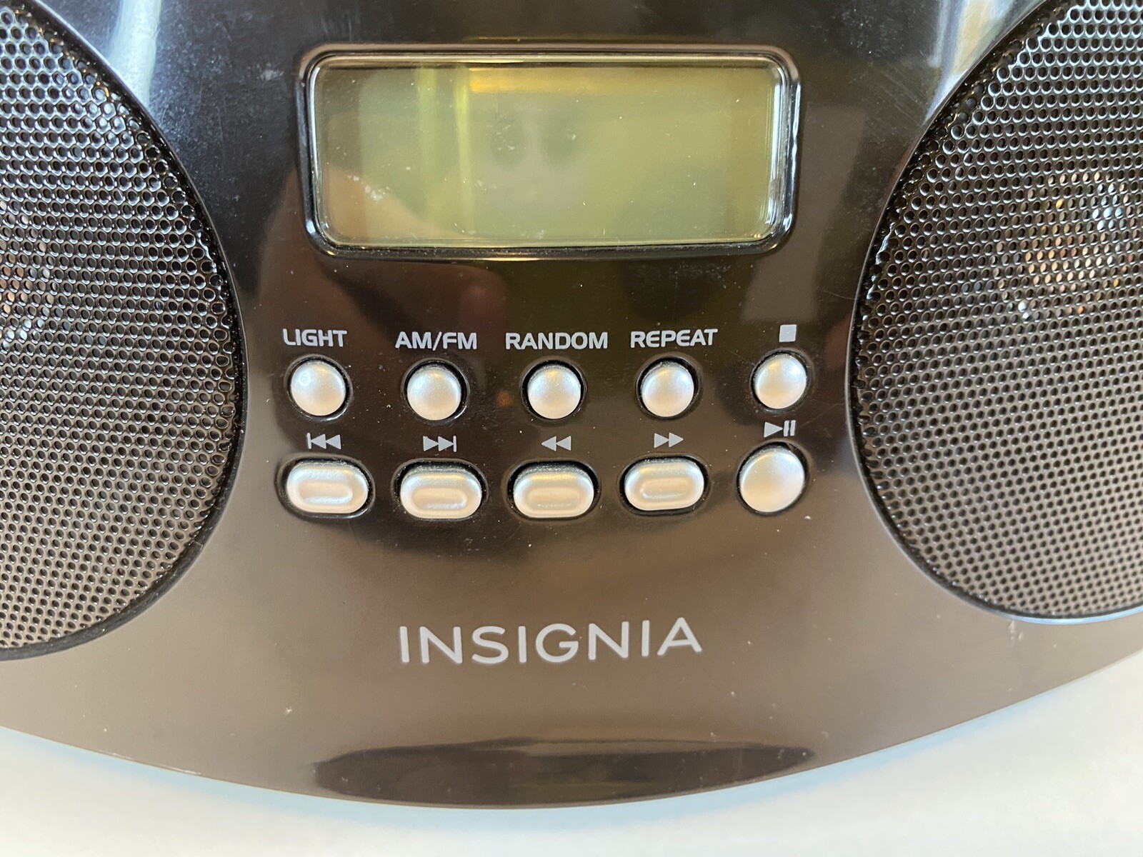 Boombox Insignia NSB4111 CD CDRW Player AM FM RADIO Portable