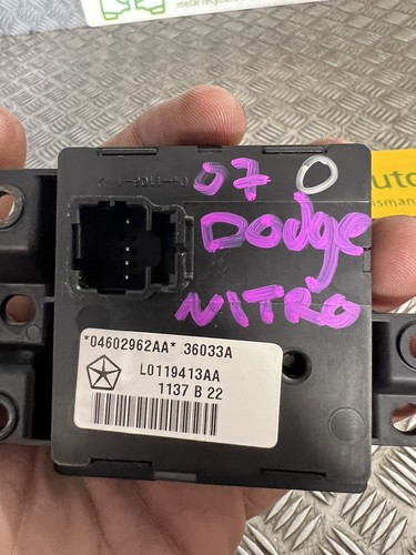 DODGE NITRO DIFF LOCK SWITCH 4WD CONTROL 04602962AA - Picture 3 of 3