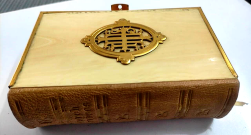 Old A Book of Common Prayer having hard covers and printed in London - Picture 8 of 12