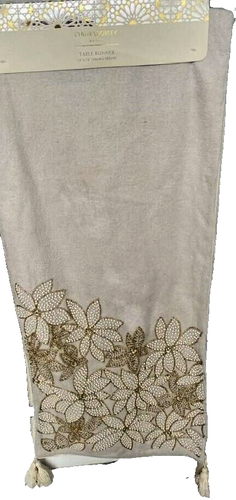 Cynthia Rowley Beaded Centerpiece Table Runner Poinsettias NEW - Picture 2 of 3
