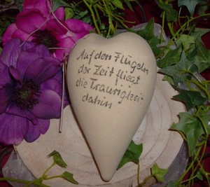 Keramik Herz Mit Spruch Auf Den Flugeln Der Zeit Ebay