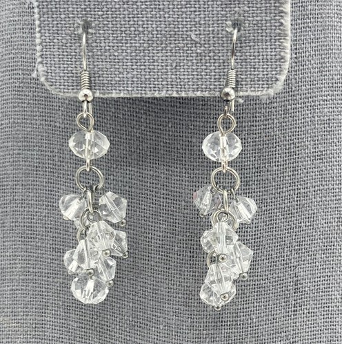 Orecchini pendenti goccia tono argento a grappolo acrilico trasparente sfaccettato 2" - Foto 1 di 7