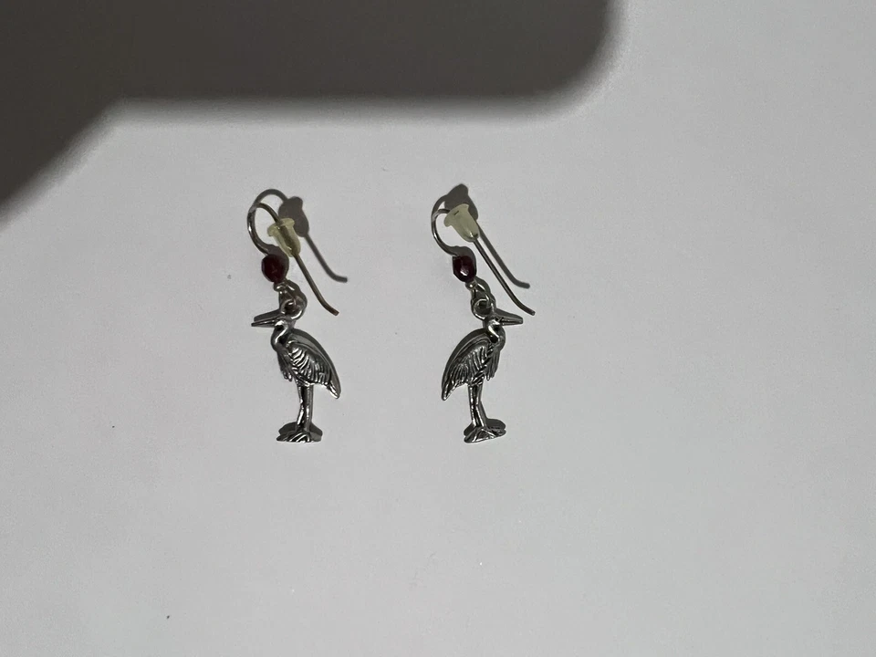 Pendientes colgantes garza peltre pájaro garceta cuentas rojas Foto 2 de 4