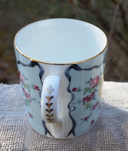 VINTAGE WEDGWOOD FINE BONE CHINA RIBBON & WILD ROSE COFFEE/TEA CUP - Picture 3 of 4