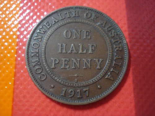 1917 Australian Predecimal Coin. KGV (1/2) Half Penny. x 1 Coin Ungraded - Imagen 1 de 2