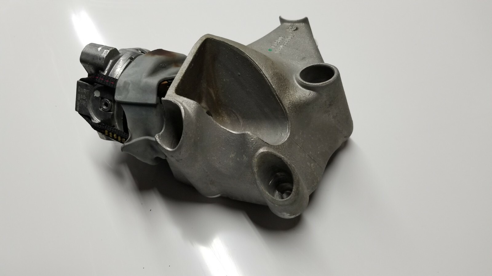 LAMBORGHINI AVENTADOR PASSENGER RIGHT SIDE ENGINE MOUNTING BRACKET OE 470199308D