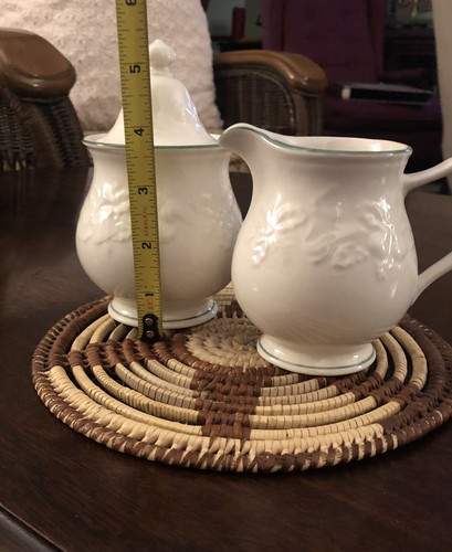 Mikasa Holiday Season Sugar Bowl & Creamer Set W/ Lid - Bild 7 von 12
