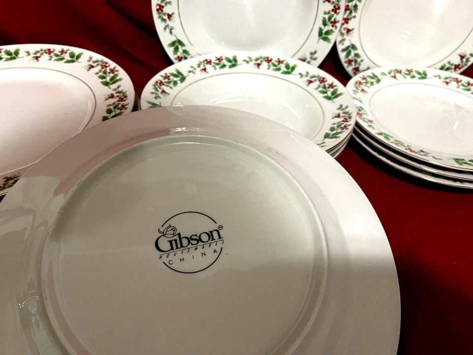 Gibson Christmas Charm Holly Berry 16 piezas platos y cuencos de cena y ensalada y pan Foto 4 de 4
