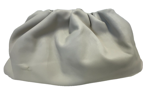 Bolso sin asas 100 % Bottega Veneta The Pouch Teen de cuero blanco nuevo al por menor $3600 - Imagen 3 de 14