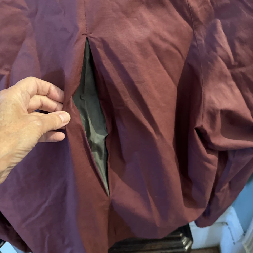 Burberrys Men’s Jacket Shower Proof Burgundy with Grey Lining Size 40 Medium - Image 2 of 4