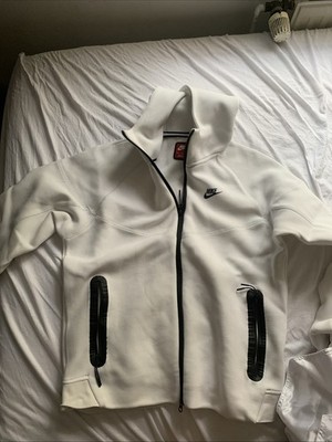 Nike Tech Weis
