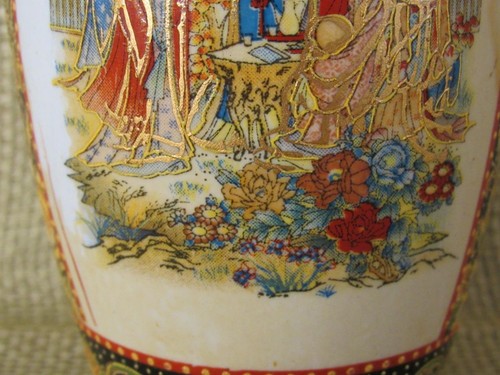CHINESE Porcelain Hand Painted Satsuma Vase ~ 6 Maidens In Garden ~ As Found - Picture 6 of 15