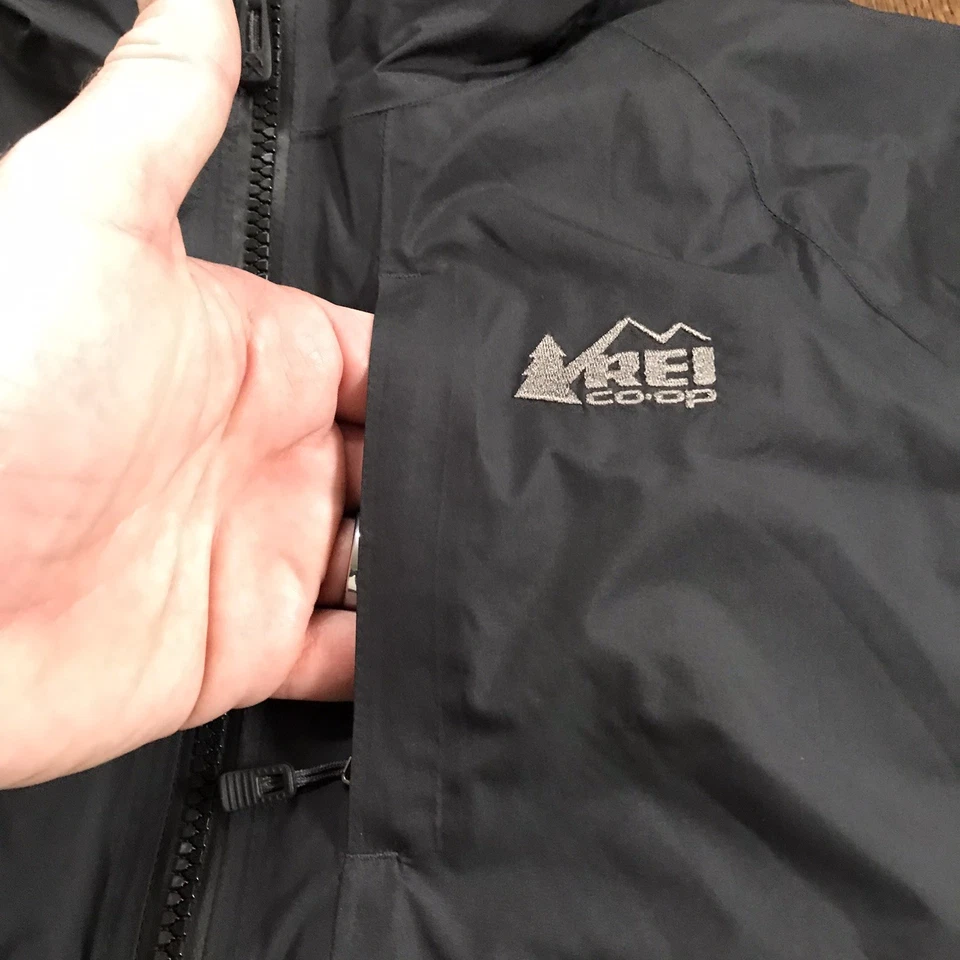 Chaqueta acolchada híbrida con capucha REI Co-Op Stormhenge 850 para mujer talla Xs negra Foto 2 de 4