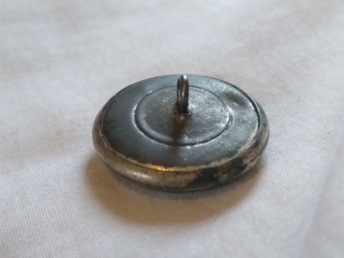 Antique Egyptian Pharoah Metal Picture Button. - Picture 9 of 12