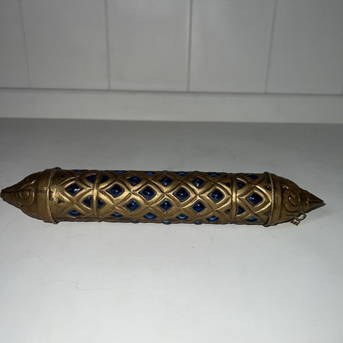 Brass Caged Blue Glass Pillar Bottle with Stopper and Chain - 第 14/15 張圖片