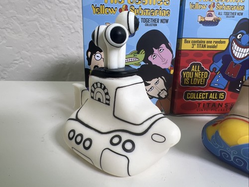 Titans Beatles Yellow Submarine 3" Misterioso Mini Figuras 2 Subs 1 B&W Chaser - Imagen 2 de 14