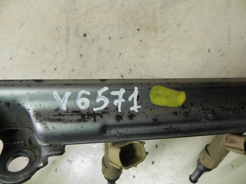 Distribuidor de combustible Toyota COROLLA Verso 2008 232500T030 - Imagen 3 de 3