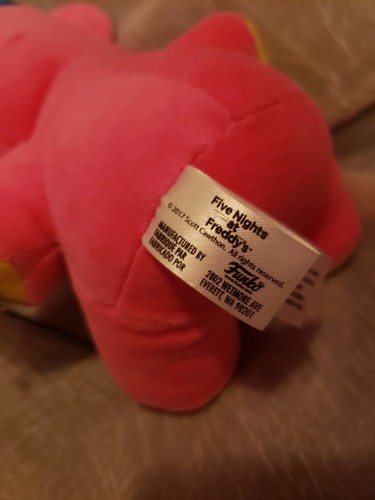 FIVE NIGHTS AT FREDDYS 8" BLACKLIGHT FAZBEAR PINK PLUSH FREDDY FUNKO 2017 NWT - Picture 6 of 7