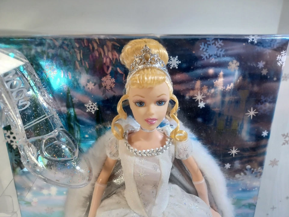 美泰华特迪士尼假日公主灰姑娘 2004 特别版 12 娃娃 — 第 2/4 张图片