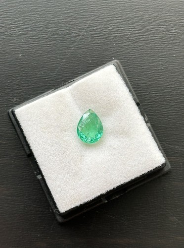 Natural Zambian Emerald 1.55ct 10x7mm Pear Shaped Faceted Loose Gemstone - Picture 1 of 4