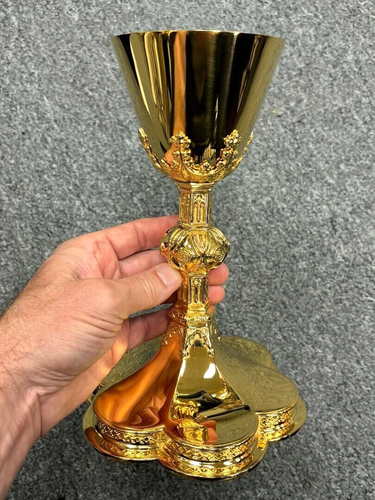 Traditional Gothic Chalice, Paten & Case, Cup Sterling Silver, 24k Goldpl. (AH8) - Picture 6 of 9