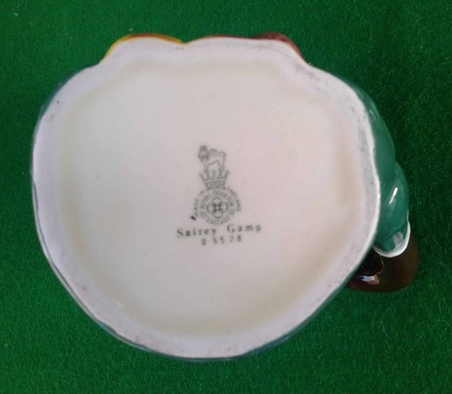 ROYAL DOULTON - SELECTION OF MEDIUM SIZED CHARACTER JUGS. - Picture 449 of 584