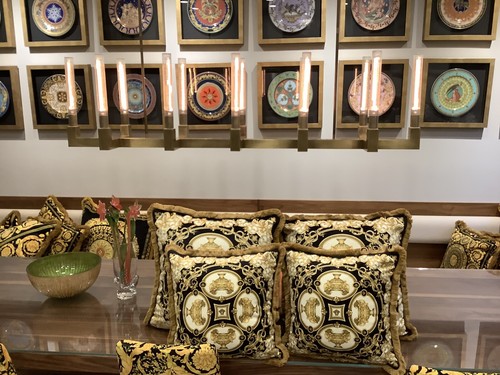 "Urna de león Versace hecha a medida 55""55"" con flecos tela de tapicería de terciopelo" - Imagen 11 de 12