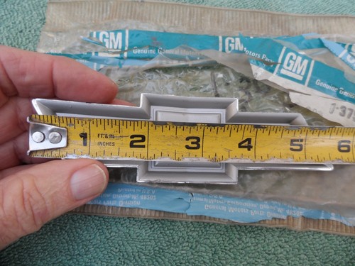 NOS 1980-1983-1985 CHEVROLET IMPALA CAPRICE CENTER GRILLE EMBLEM GM P/N 375781 - Picture 5 of 6