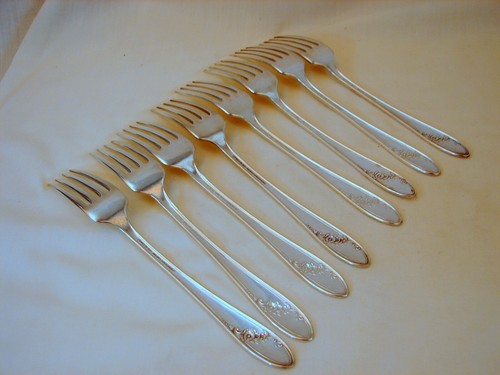 8 Old Oneida Silver Queen Bess Dinner Forks, Excellent, 7-1/2in,1946, Tudorplate - Picture 6 of 9
