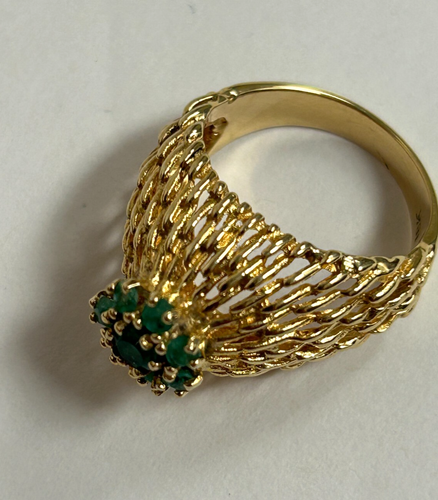 EXQUISITE 18K YELLOW GOLD EMERALD FLOWER DOME RING SIZE 7 - Picture 15 of 18